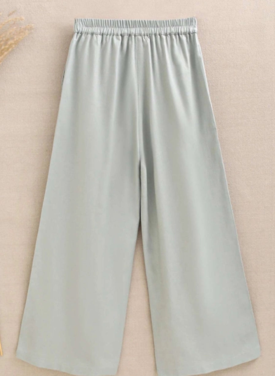 PANTALÓN DE NIÑA VERDE FLUIDO CON TEXTURA