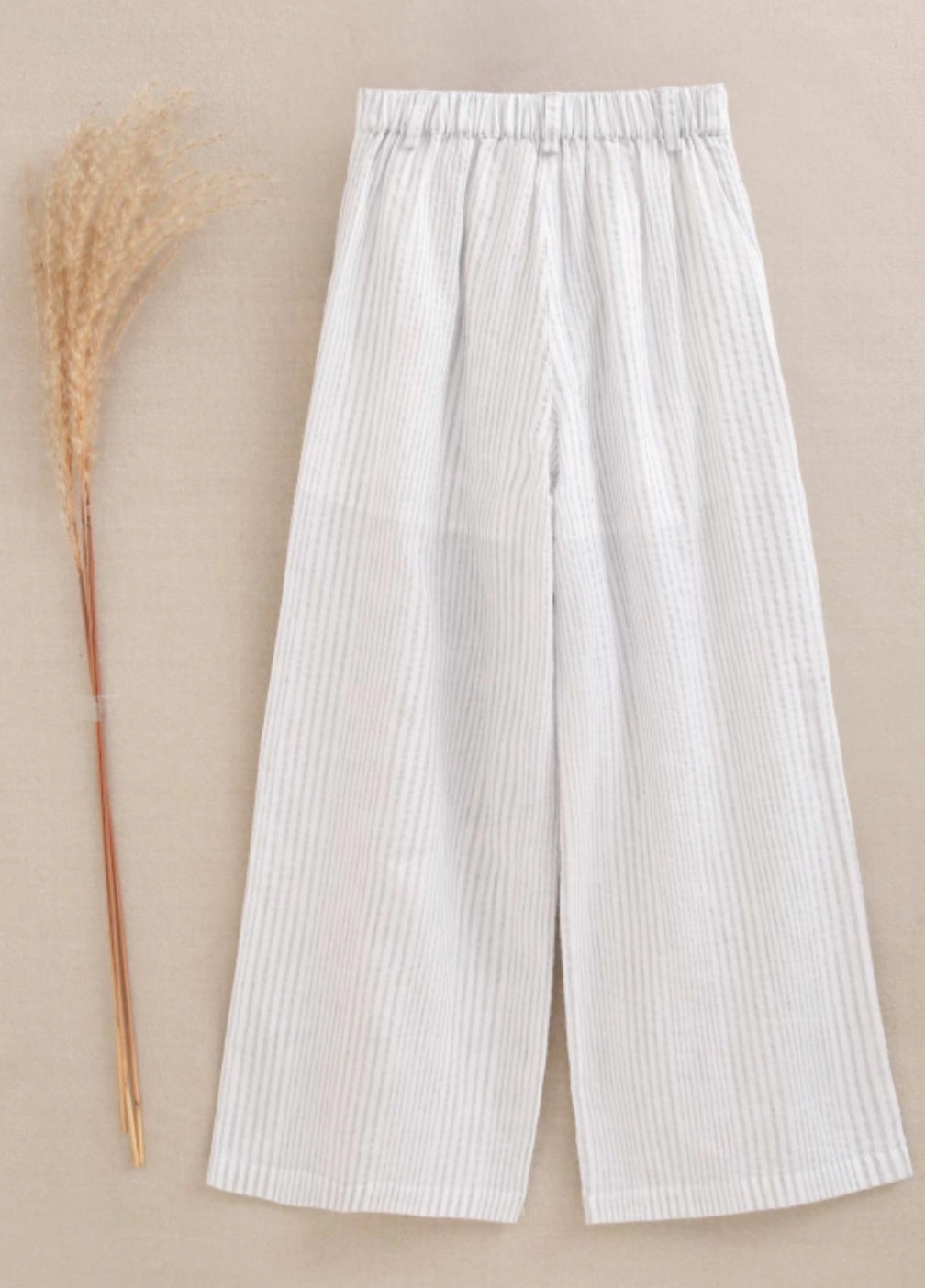 PANTALÓN DE NIÑA DE RAYAS CON CIERRE CON BOTON DE MADERA