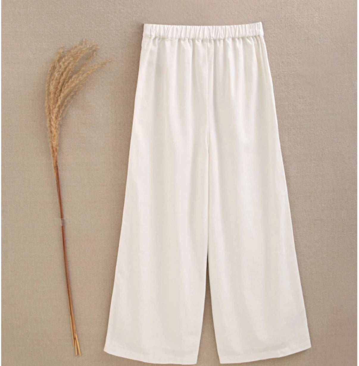 PANTALÓN DE NIÑA BLANCO FLUIDO CON TEXTURA
