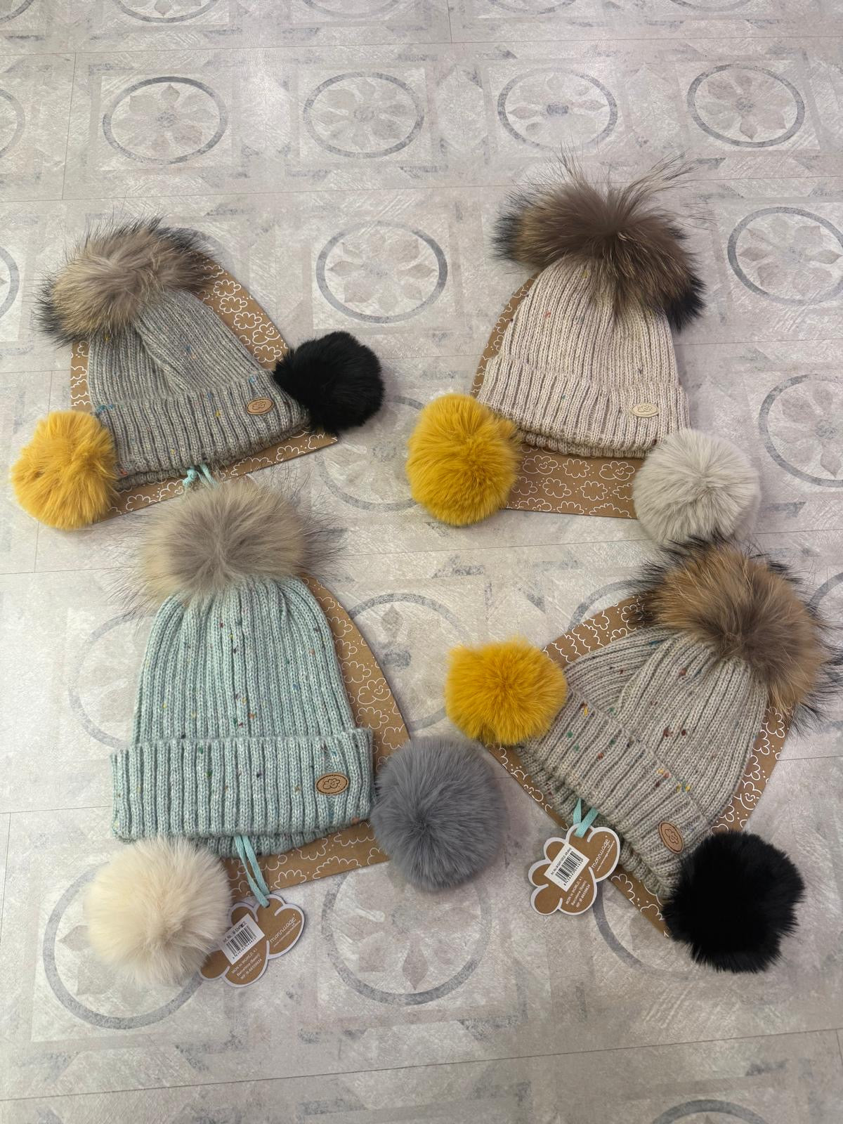Gorros con pompones