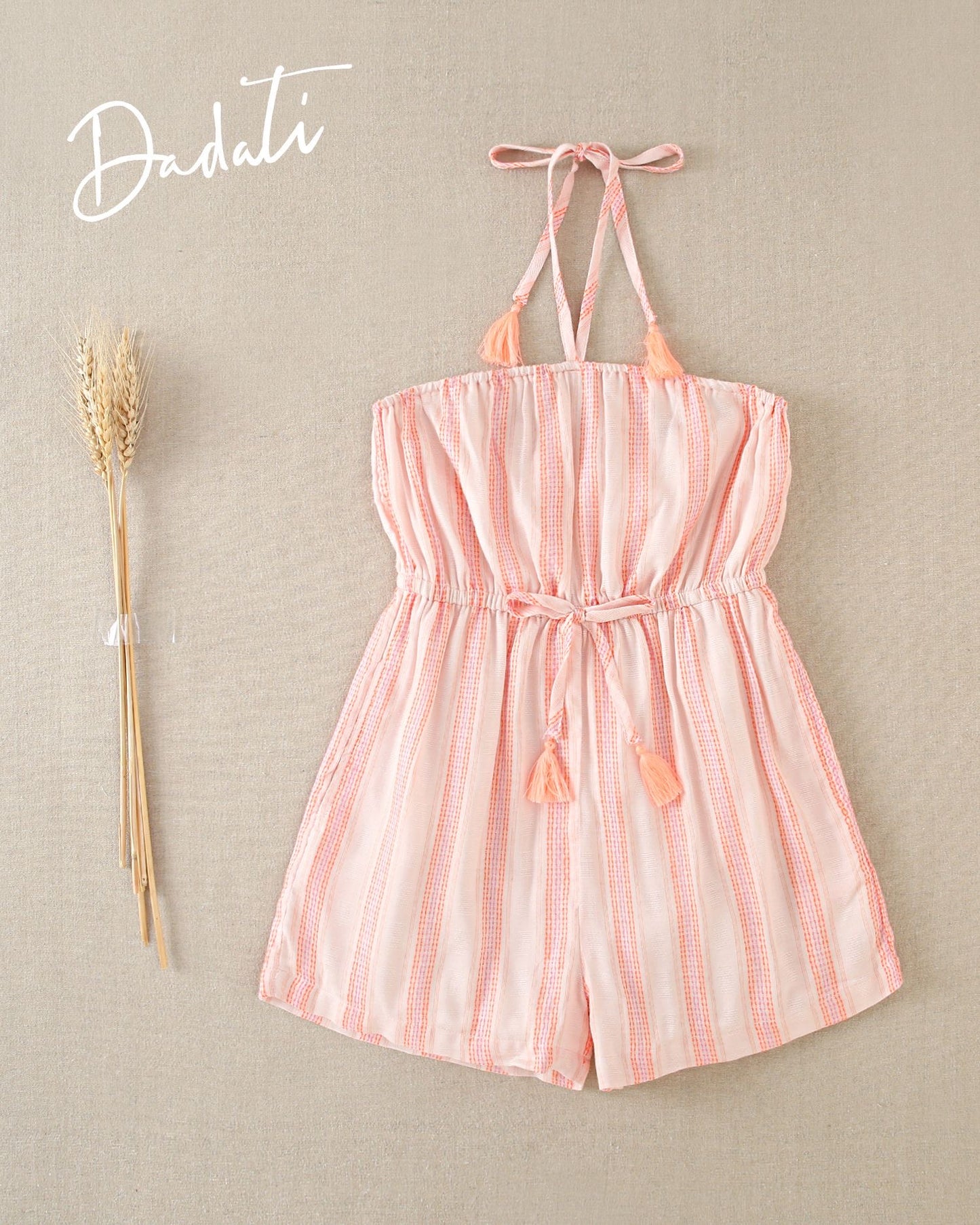 MONO DE NIÑA DE RAYAS CON DETALLE DE BORLAS NARANJA