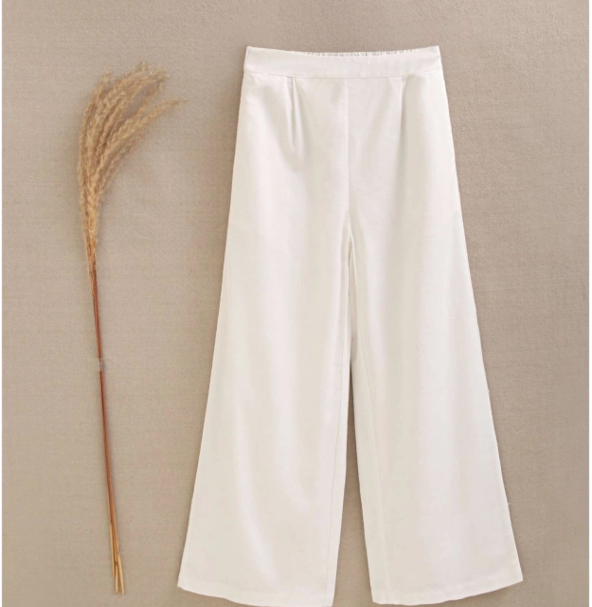 PANTALÓN DE NIÑA BLANCO FLUIDO CON TEXTURA