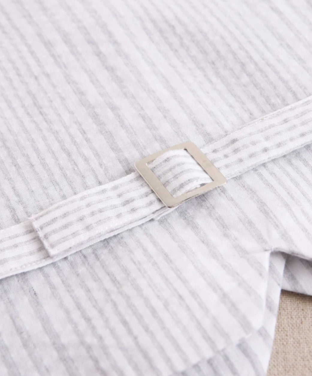 CHALECO DE NIÑA DE RAYAS CON CUELLO PICO