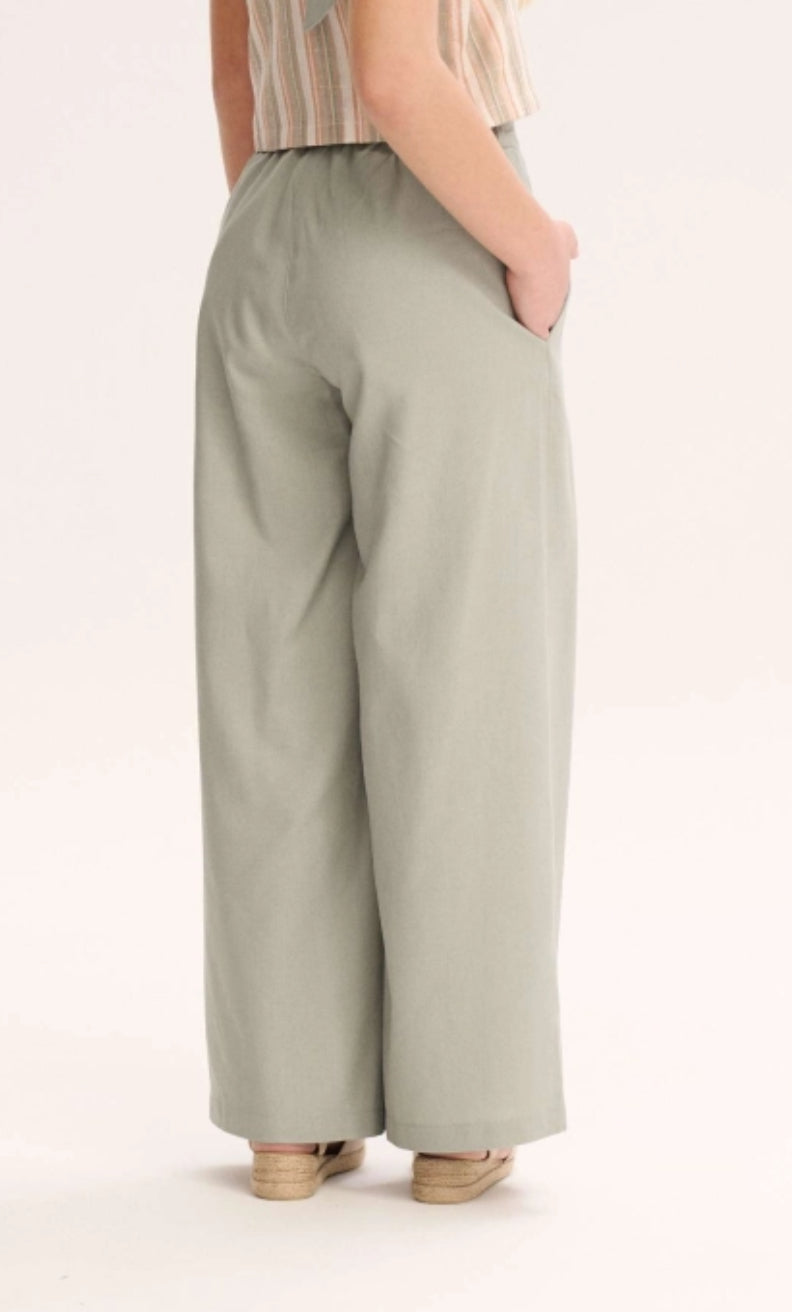 PANTALÓN DE NIÑA VERDE FLUIDO CON TEXTURA