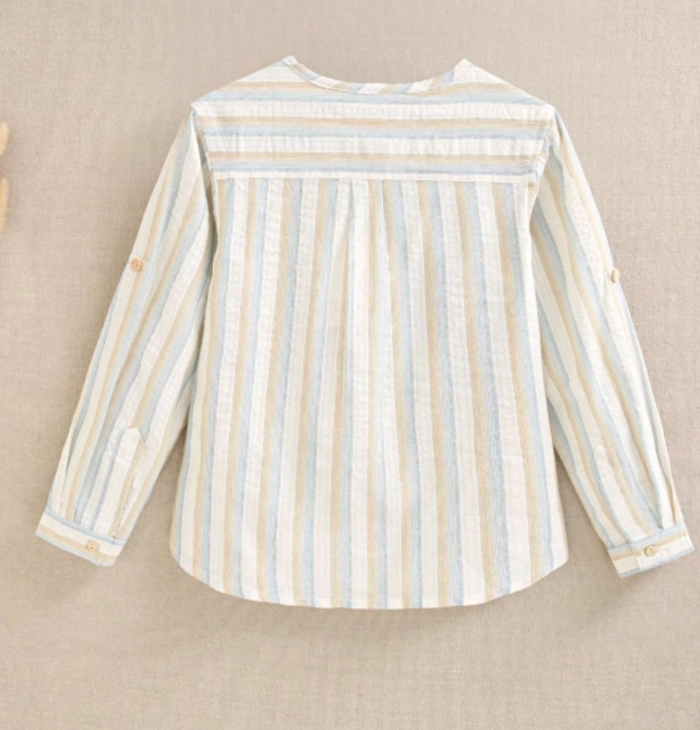 CAMISA DE NIÑO DE RAYAS BEIGE Y AZUL Y CUELLO REDONDO