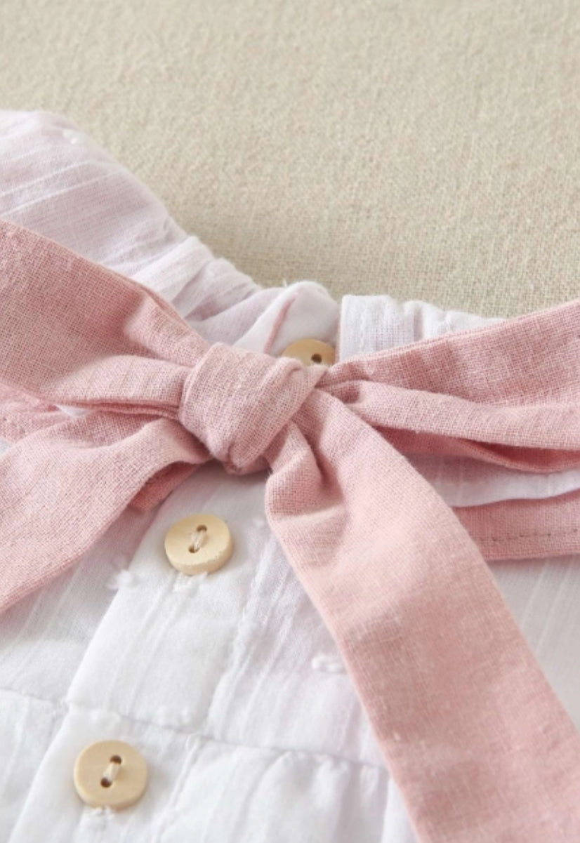 VESTIDO DE BEBÉ DE PLUMETI BLANCO CON VOLANTE EN EL CUELLO