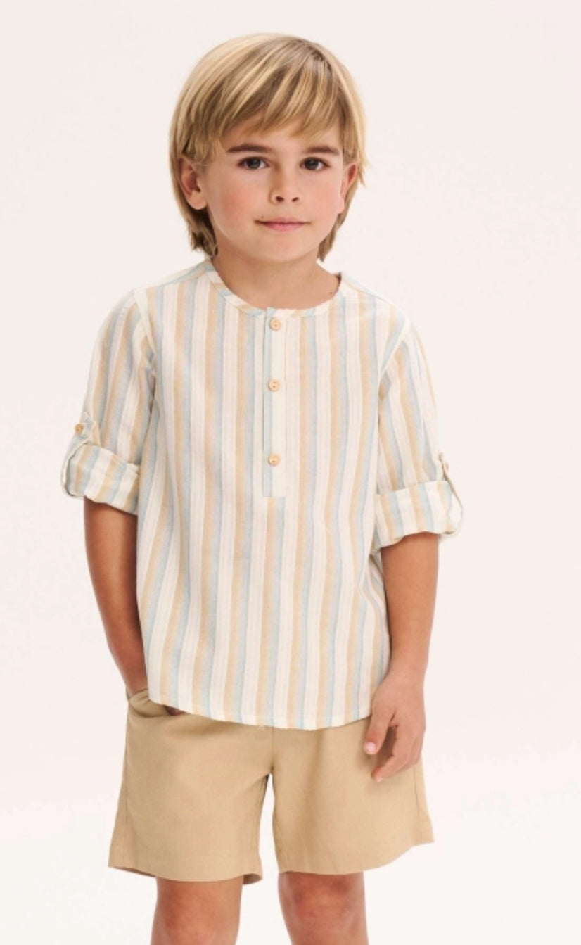 CAMISA DE NIÑO DE RAYAS BEIGE Y AZUL Y CUELLO REDONDO